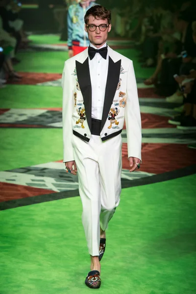 Look 19